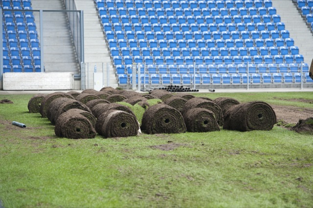 Wymiana murawy na stadionie Lecha - Przemek Modliński