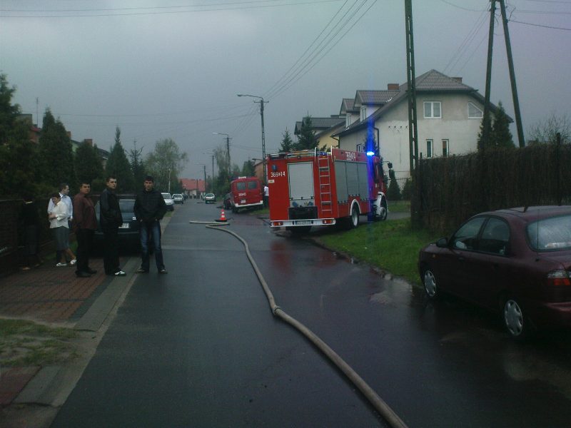 Zalana ulica - Straż pożarna