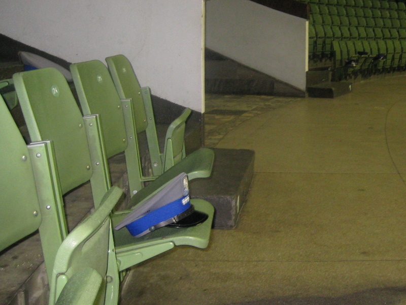 Policjanci w Arenie - dzielnicowy roku 2011 - Adam Michalkiewicz