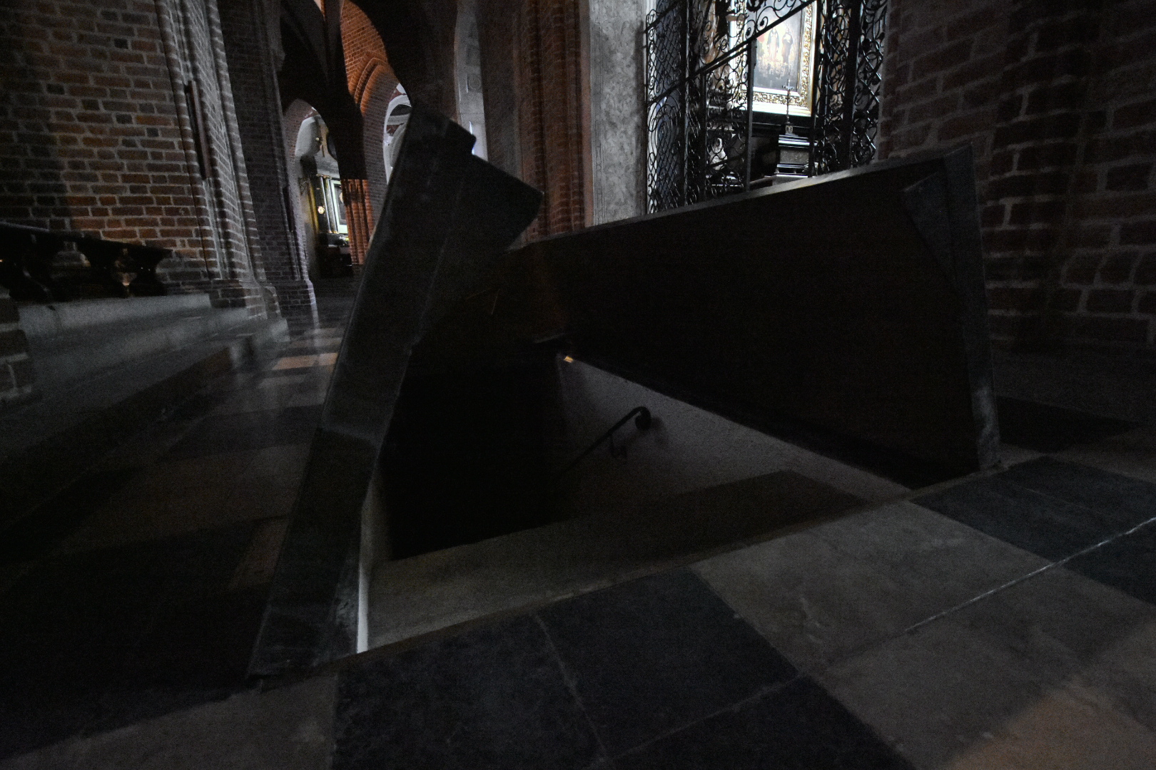 krypta biskupów - Wojtek Wardejn