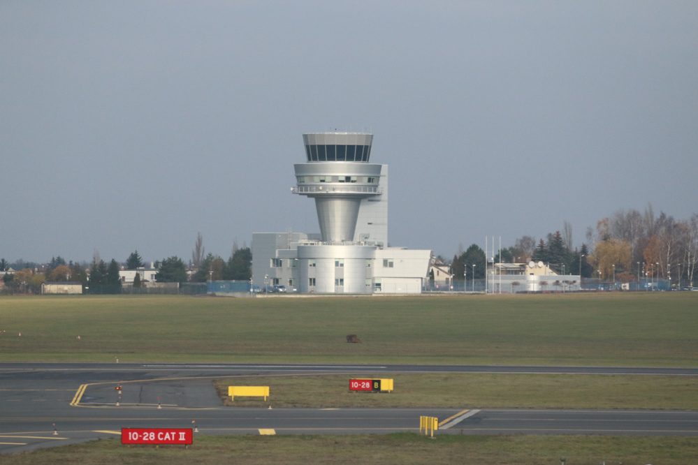 wieża kontroli lotów ławica - Leon Bielewicz