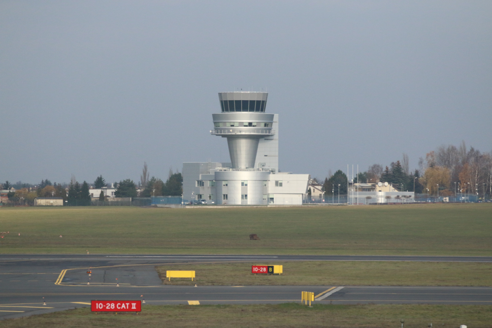 wieża kontroli lotów ławica - Leon Bielewicz