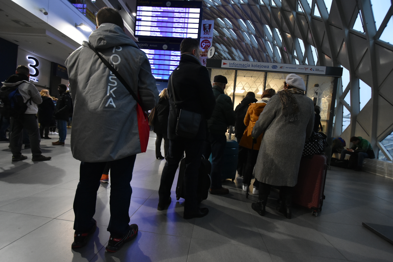 Dworzec PKP awaria pociąg rozkład jazdy - Wojtek Wardejn