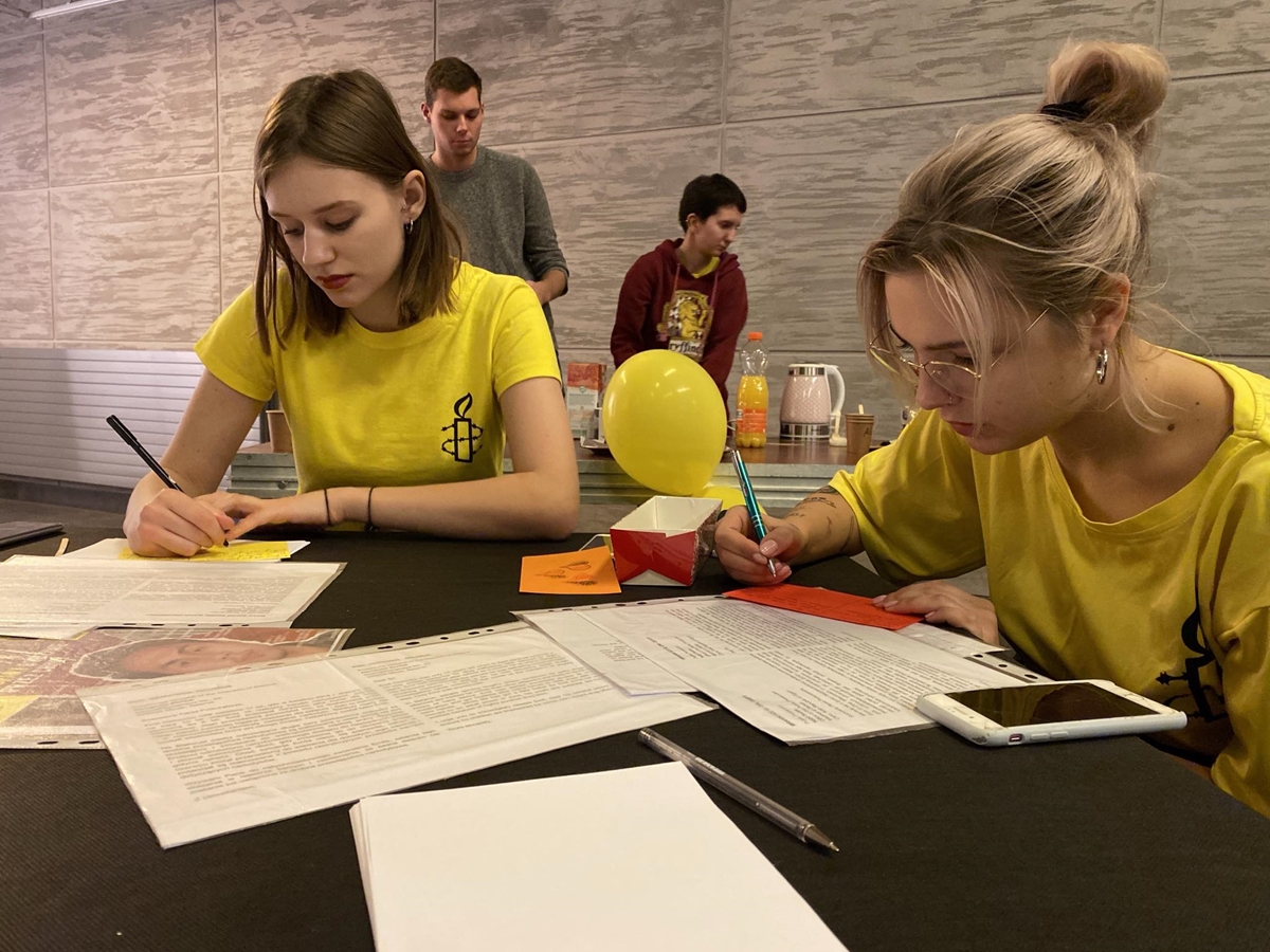 amnesty international listy maraton pisania listów 2019 - Michał Jędrkowiak - Radio Poznań