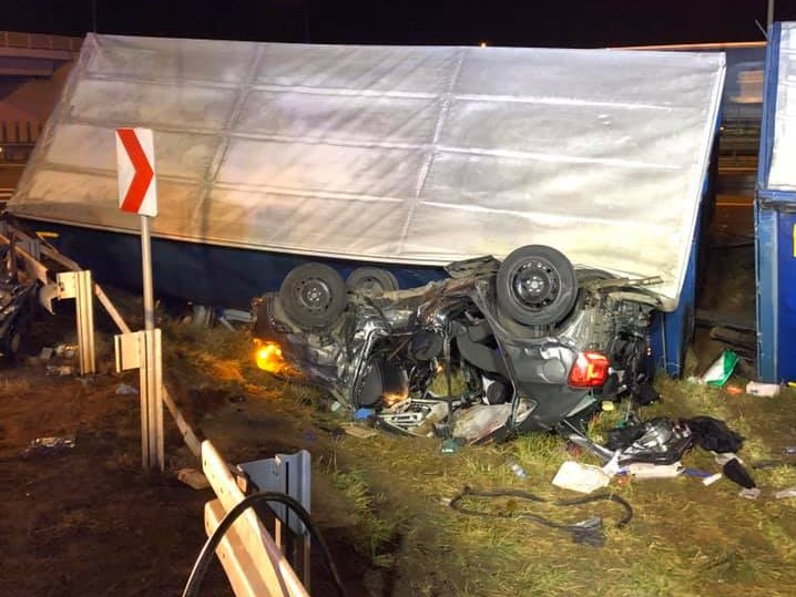 wypadek s5 osobówka przygniotła osobówkę  - Ochotnicza Straż Pożarna w Kleszczewie