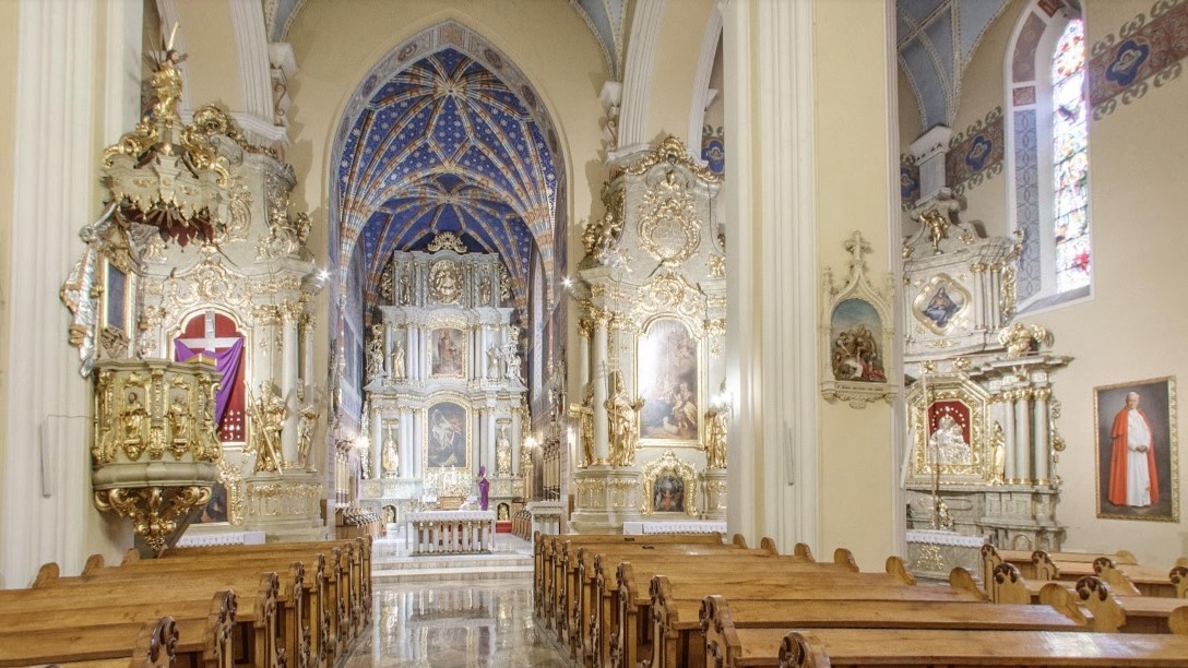 katedra kalisz wnętrze - Google Maps