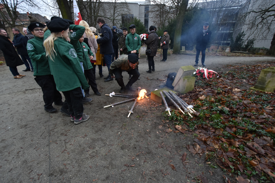 Wojtek Wardejn/Złożenie wiązanek na mogiłach generała Stanisława Taczaka i pułkownika Wincentego Wierzejewskiego