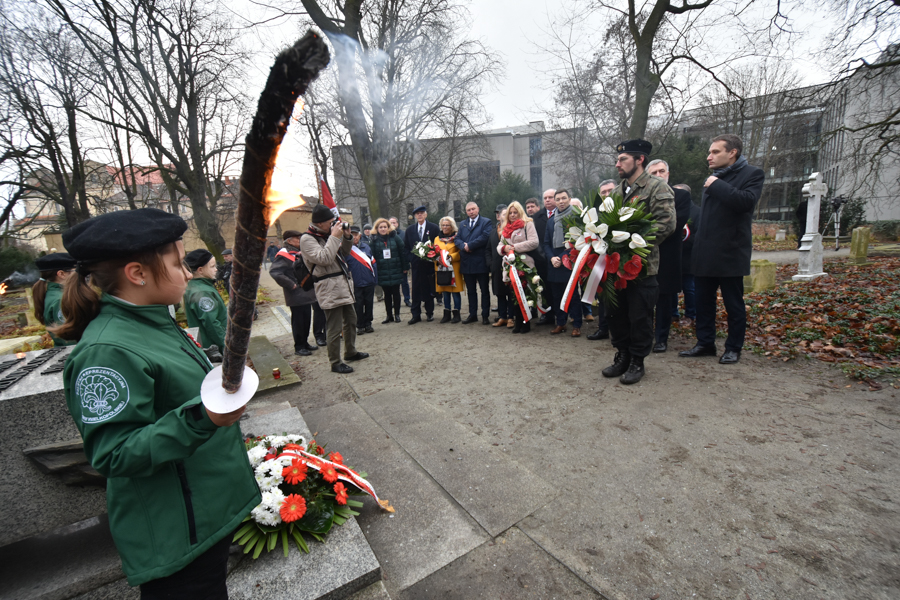 Wojtek Wardejn/Złożenie wiązanek na mogiłach generała Stanisława Taczaka i pułkownika Wincentego Wierzejewskiego