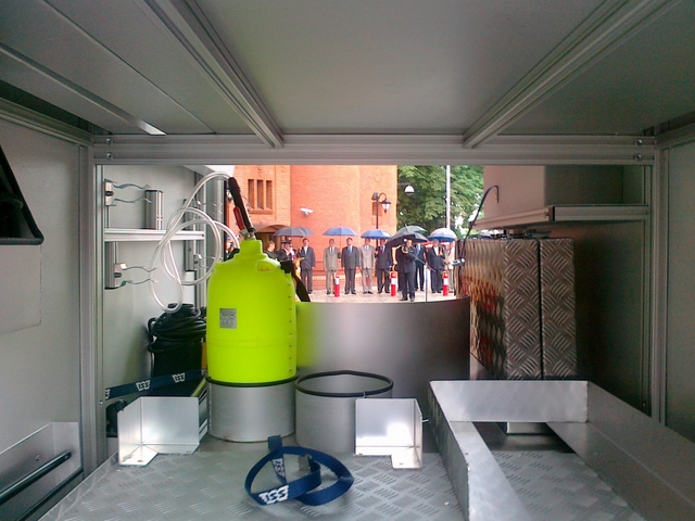 Nowy wóz straży pożarnej - mobilne laboratorium3 - Wojciech Chmielewski