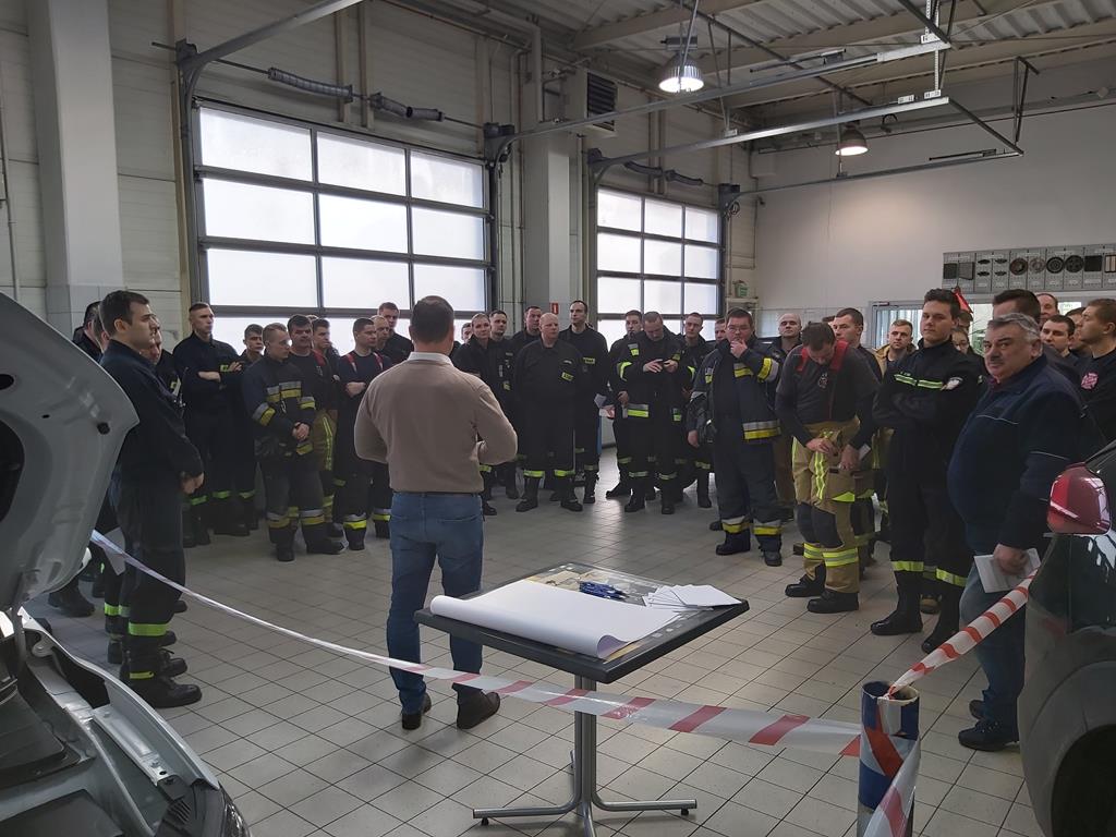 gaszenie samochodu elektrycznego szkolenie - Krzysztof Polasik