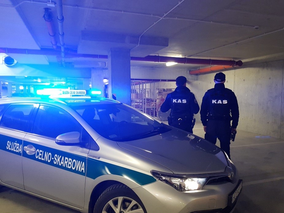 KAS Handlowali sprzętem elektronicznym i nie płacili podatku VAT - KAS