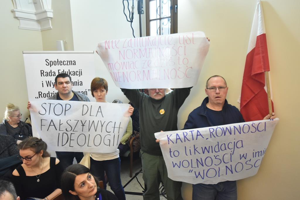 głosowanie karta równości poznań - Wojtek Wardejn