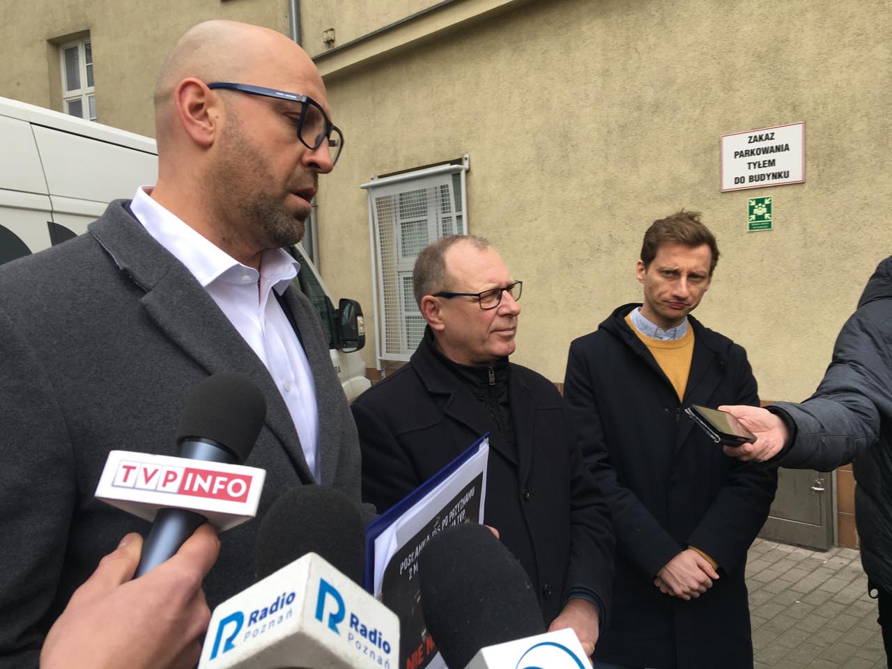 poseł jakub rutnicki konferencja pod szpitalem - Jacek Butlewski 