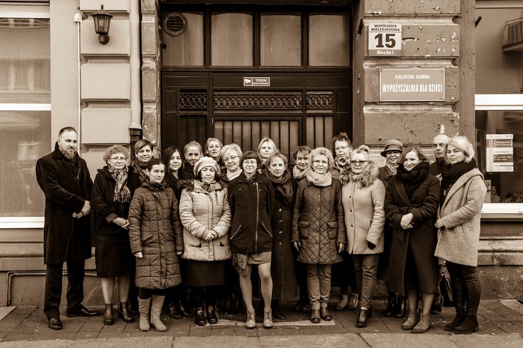 Miejska Biblioteka w Gnieźnie/Zdjęcie pracowników biblioteki z lutego 2020 roku