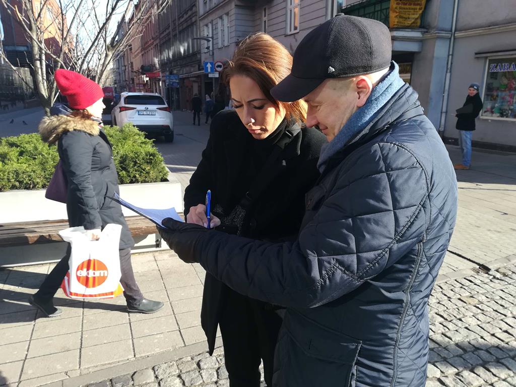 zbieranie podpisów dla andrzeja dudy - Sandra Soluk