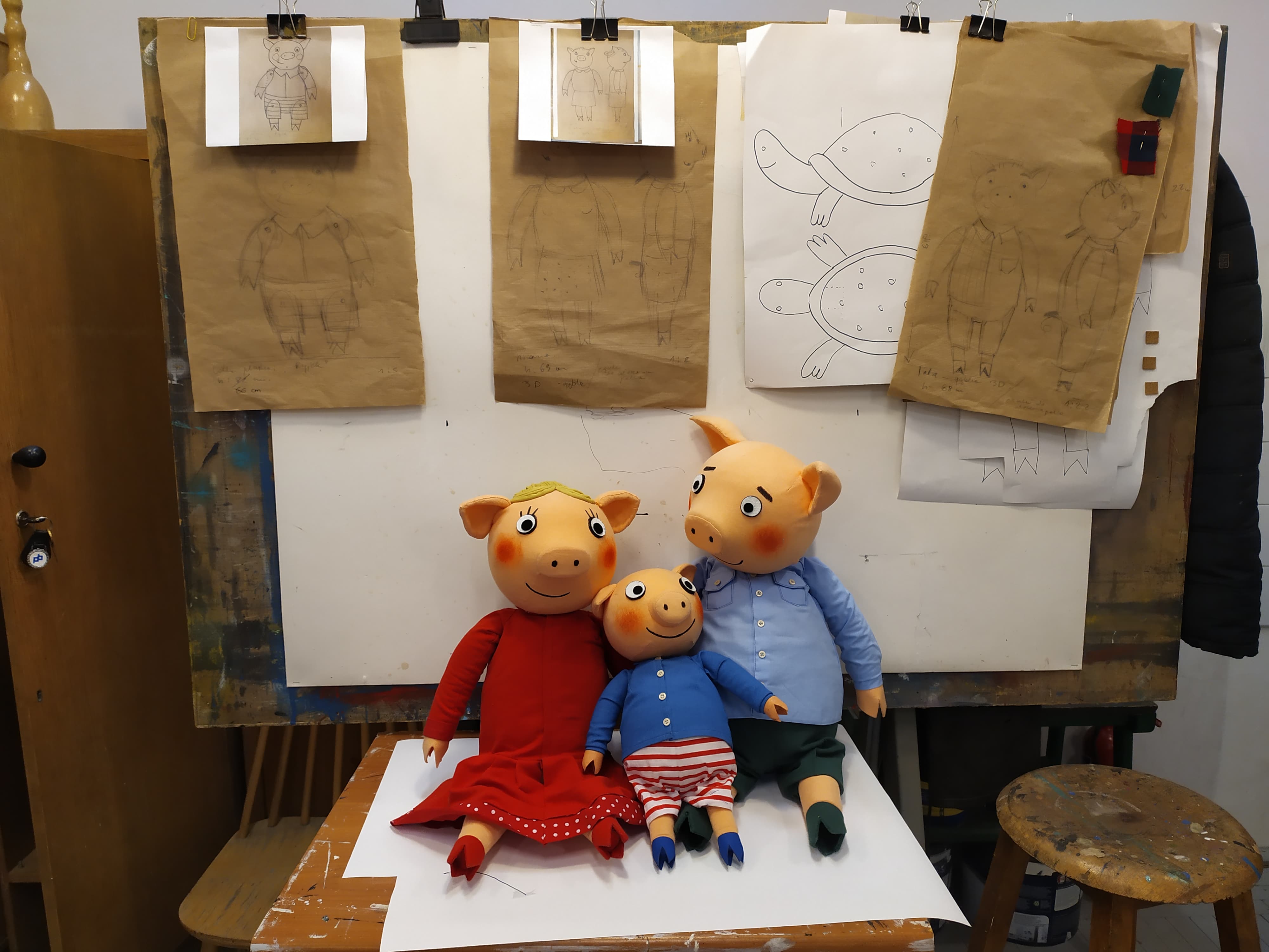 Wesoły Ryjek, ostatnie poprawki w pracowni plastycznej - Materiały teatru