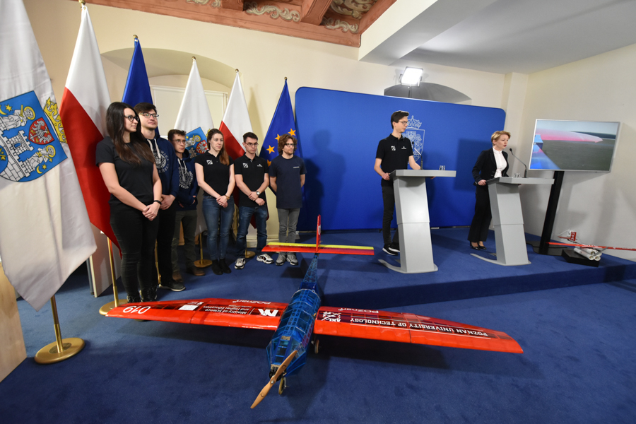 politechnika poznańska samolot akademicki klub lotniczy  - Wojtek Wardejn - Radio Poznań