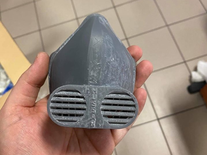 prototyp maski chroniącej przed koronawirusem - FB: Jarosław Ewertowski