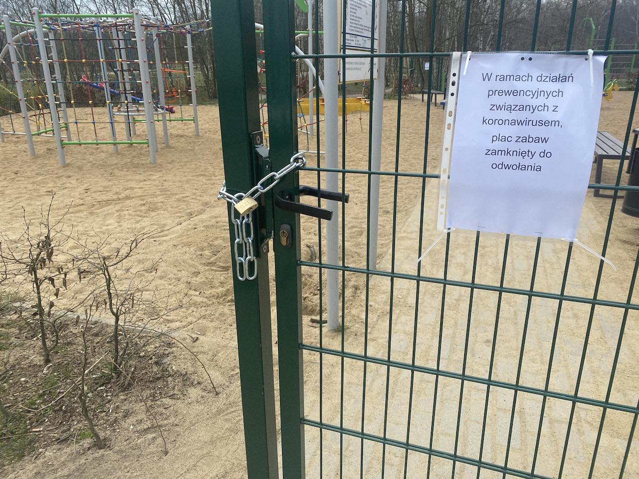 plac zabaw zamknięty - Michał Jędrkowiak - Radio Poznań