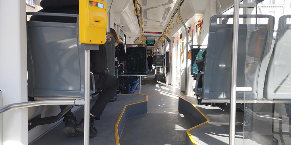 pasażerowie tramwaj  - Wojtek Wardejn