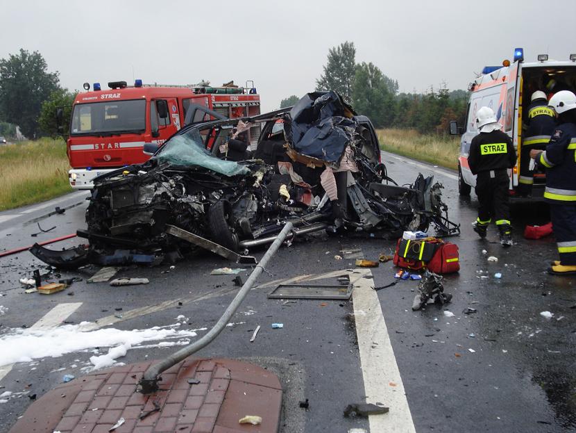 Wypadek w Budzyniu - droga nr 11 - straż pożarna