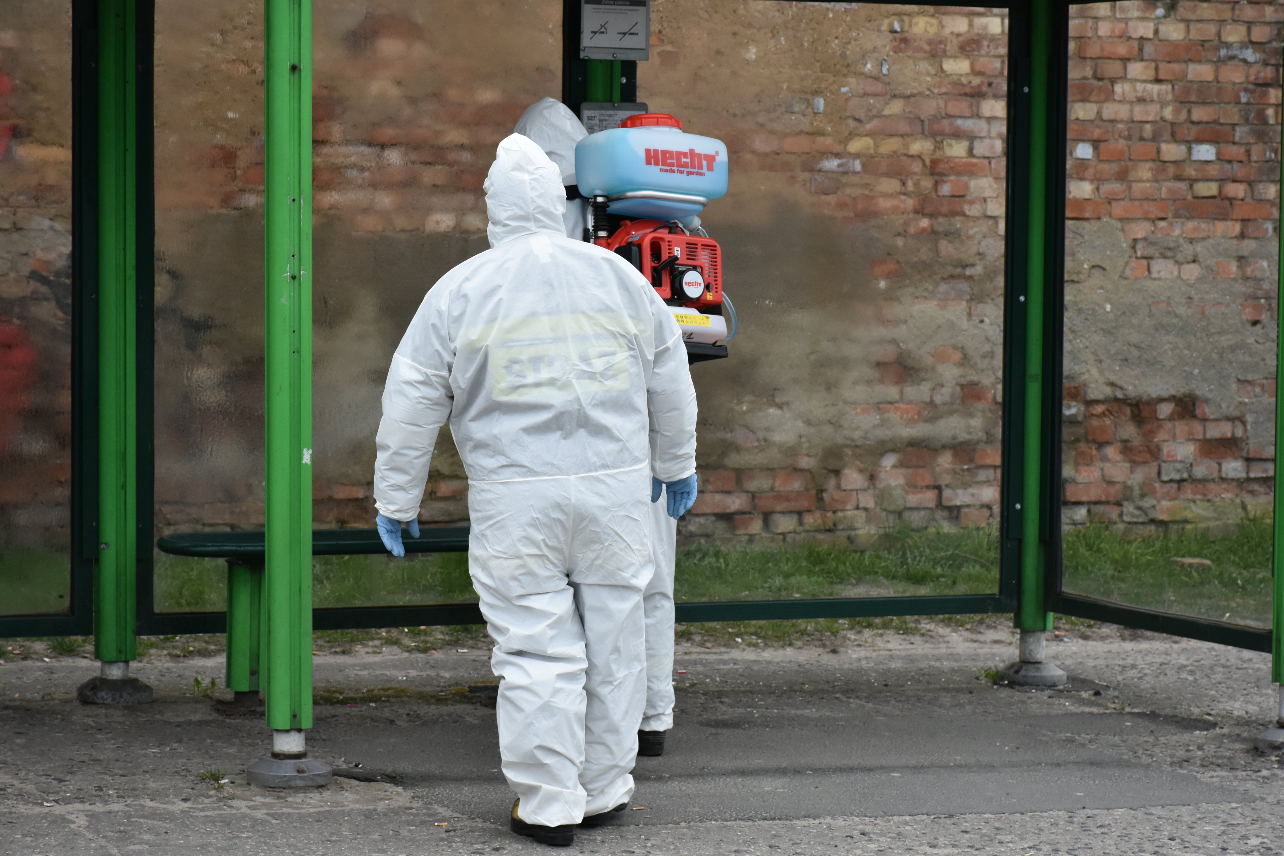 dezynfekują poznań 2 - strazacki.pl