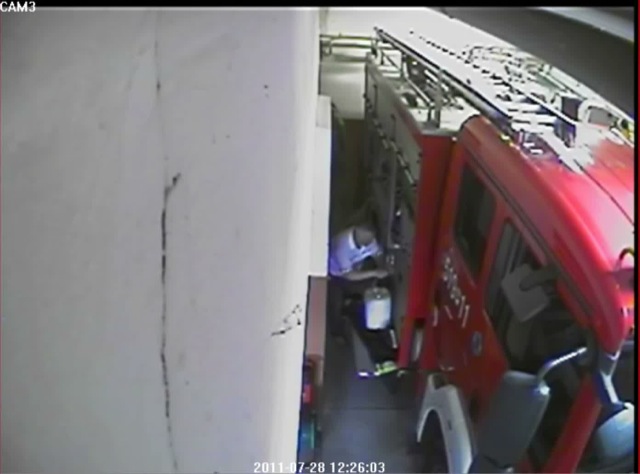 Kradzież paliwa w Straży Pożarnej - Zdjęcie z monitoringu