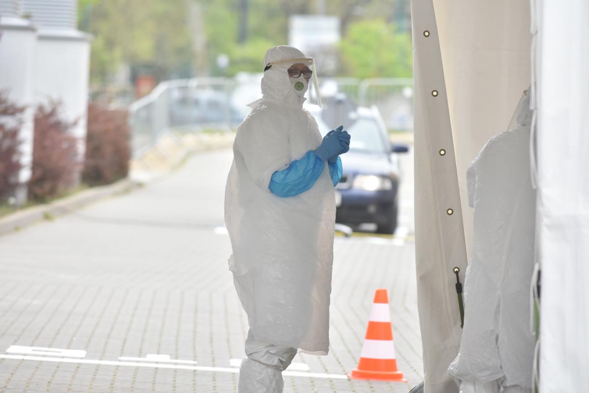 mobilny punkt badań uniwersytet medyczny - Wojtek Wardejn - Radio Poznań