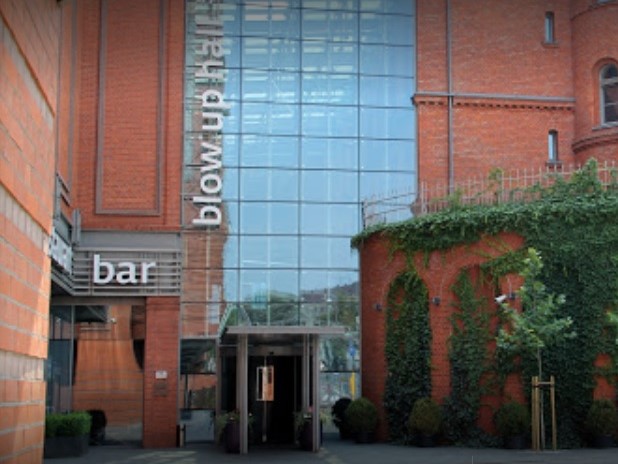 hotel blow up hall - Archiwum