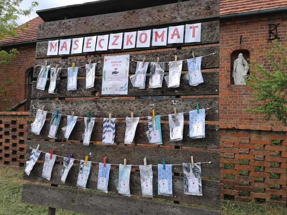 wiejski maseczkomat - Stowarzyszenie Krok do przodu Czerwona Wieś