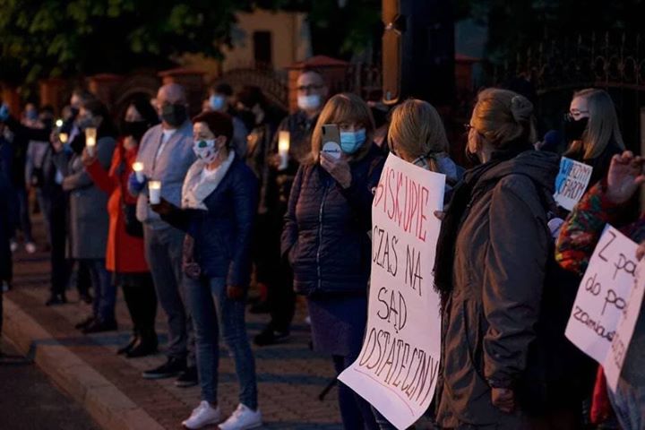 kalisz protest przed kurią diecezjalną - Danuta Synkiewicz