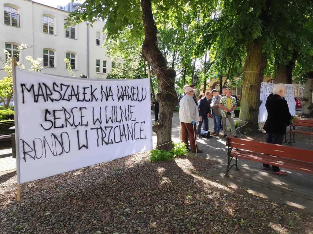 rondo józefa piłsudskiego trzcianka protest  - Przemysław Stochaj