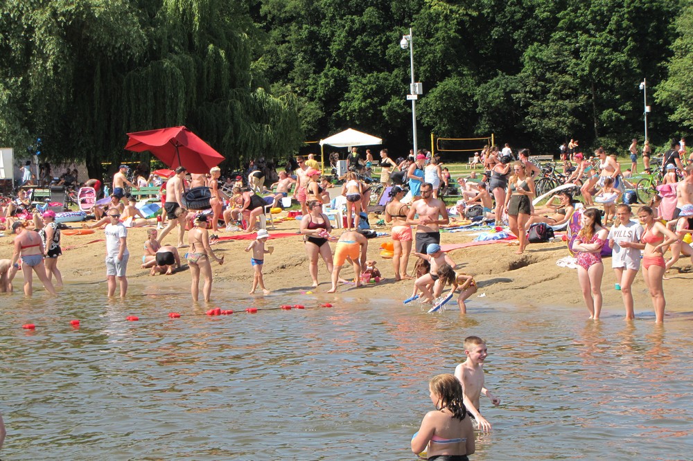 rusałka tłumy plaża - Leon Bielewicz