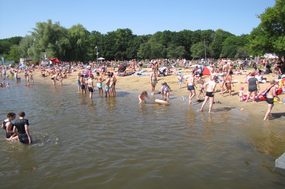 rusałka tłumy plaża - Leon Bielewicz