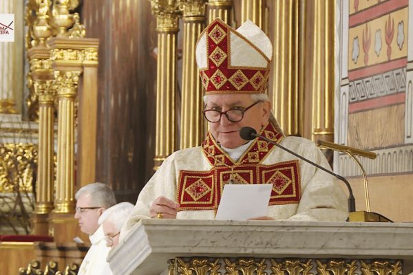 Biskup kaliski Edward Janiak - Screen YT: DOM JÓZEFA