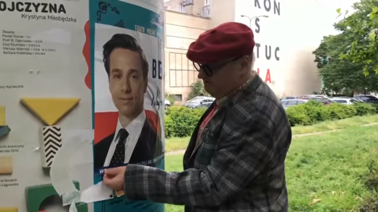 maciej nowak zrywa plakat krzysztofa bosaka - FB: Maciej Nowak