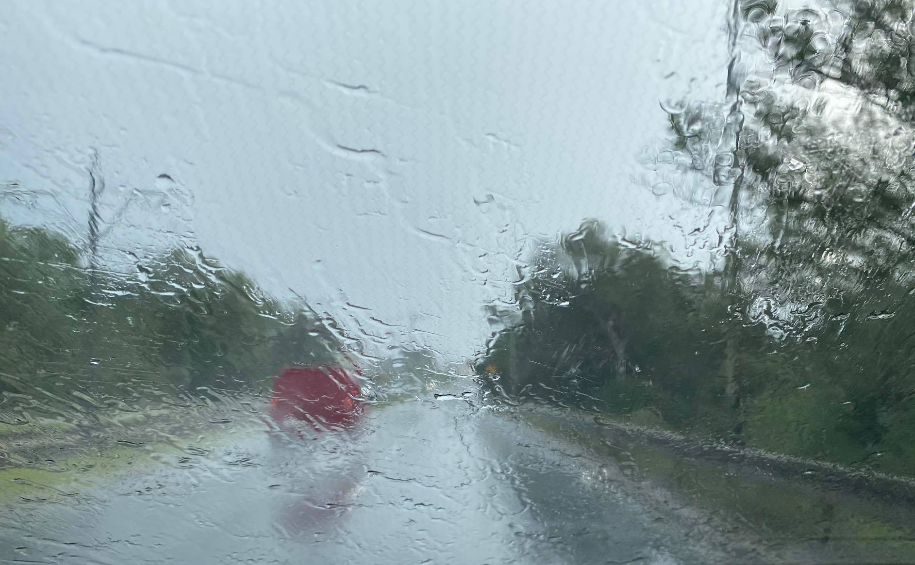 Ulewa deszcz samochód droga - MotoSygnały