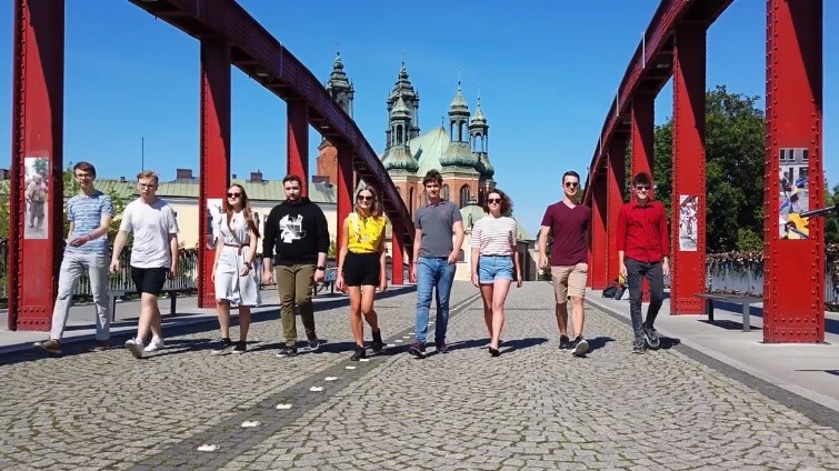 Zachącają rówieśników do manifestowania konserwatywnych poglądów - Forum Młodych PiS Poznań