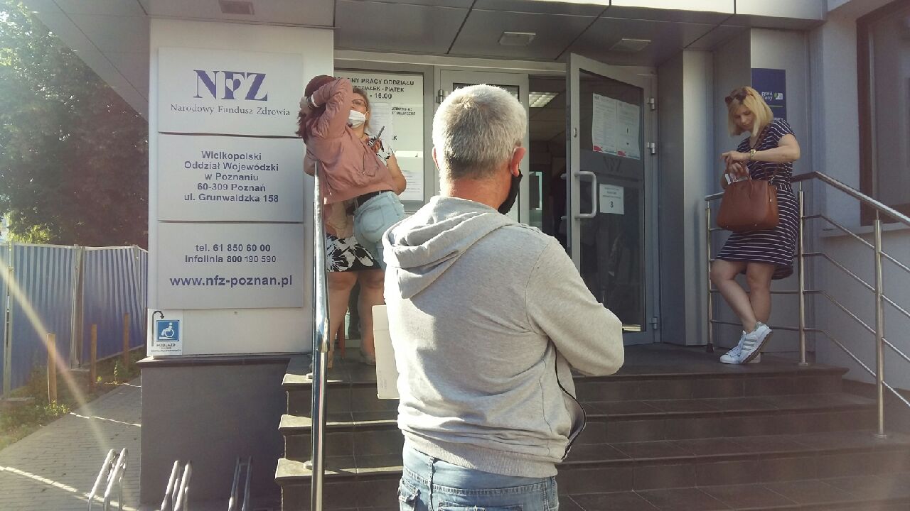 kolejka po ekuz - Magdalena Konieczna