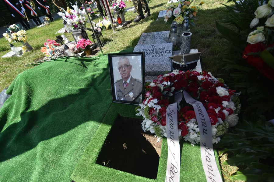 pogrzeb  płk. Stanisława Tomaszewicza - Wojtek Wardejn