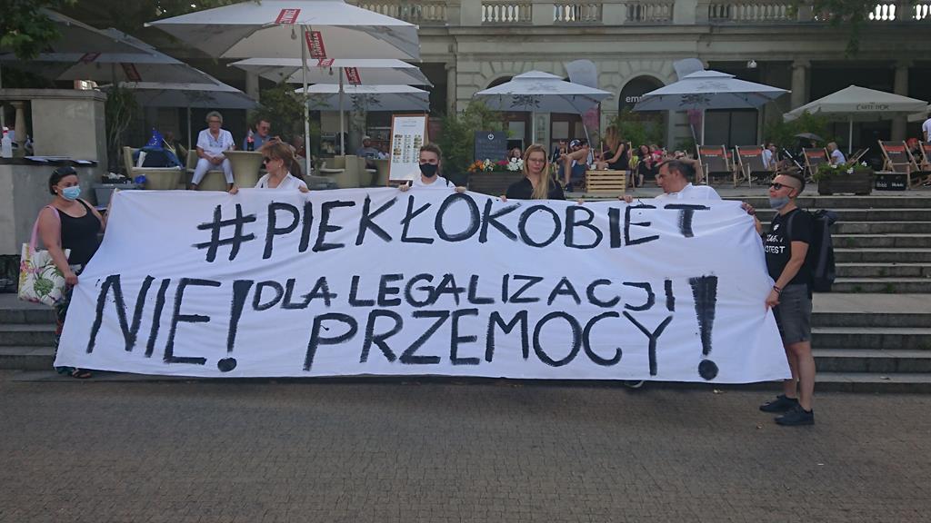 manifestacja antyprzemocowa  - Roch Barski 