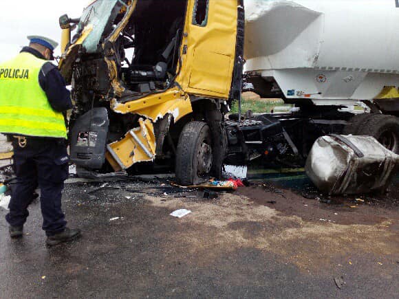 Zderzenie dwóch ciężarówek na przejeździe kolejowym w powiecie obornickim - Policja Oborniki