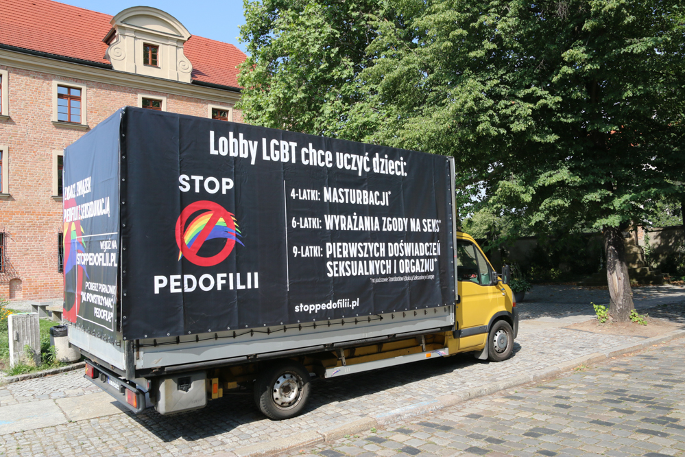 furgonetka ciężarówka fundacja pro prawo do życia - Leon Bielewicz - Radio Poznań