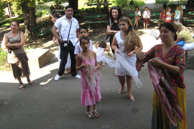 zabawa z Romami w Botaniku - Jacek Butlewski