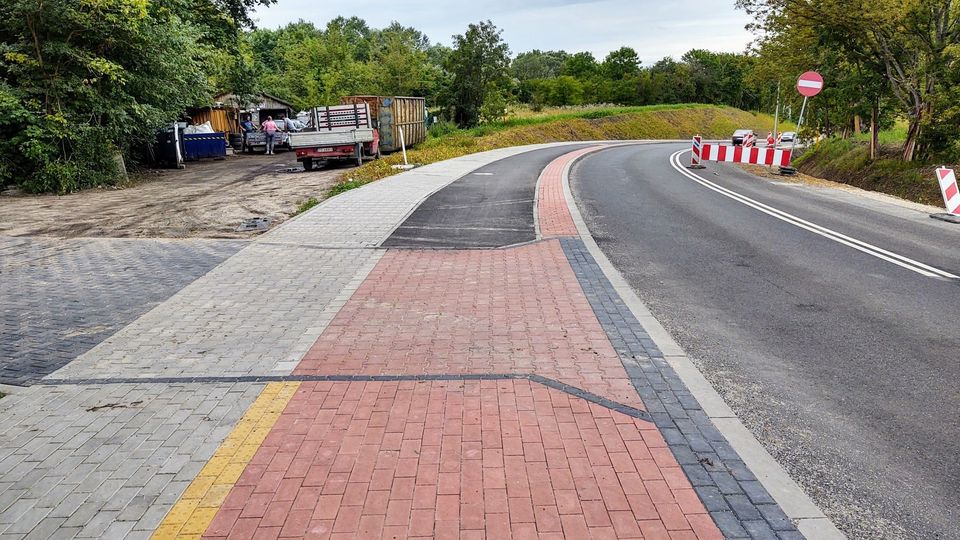 ścieżka rowerowa z kostki koziegłowy - FB: Rowerowy Poznań