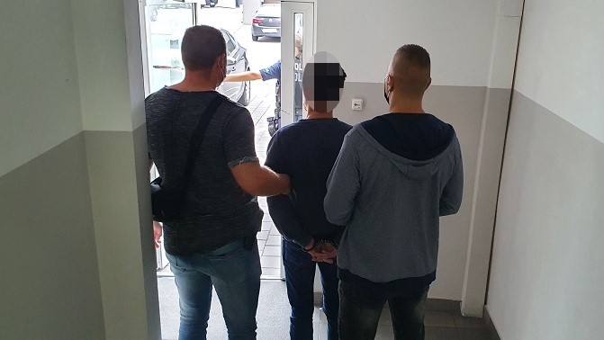 pirat drogowy gniezno próbował przejechać policjantkę  - KPP Gniezno