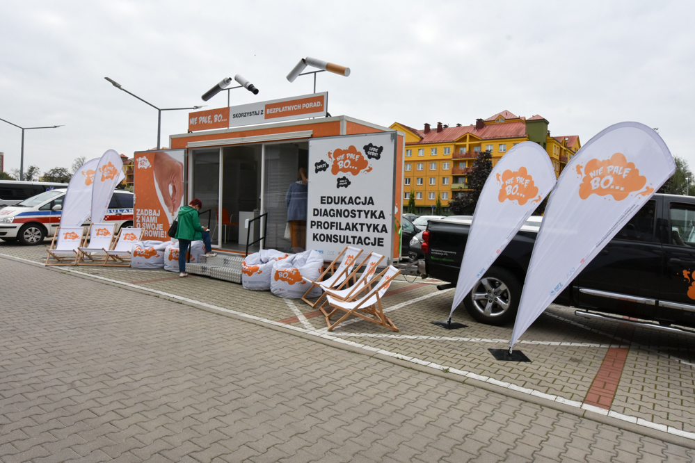 Mobilny gabinet dla palaczy - Wojtek Wardejn