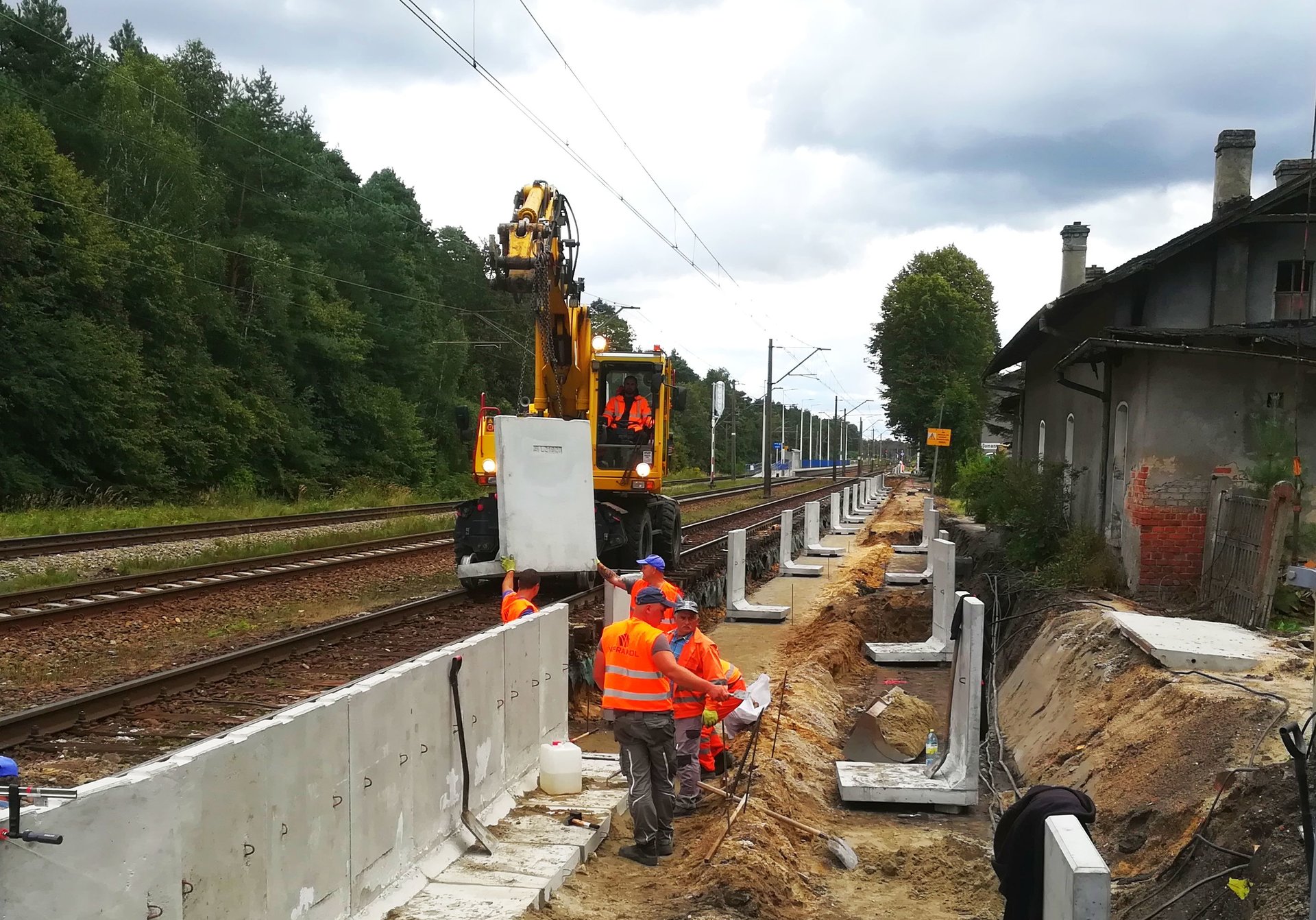 modernizacja peronów domanin - PKP PLK