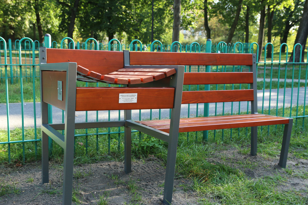 ławki dla matek karmiących - Leon Bielewicz