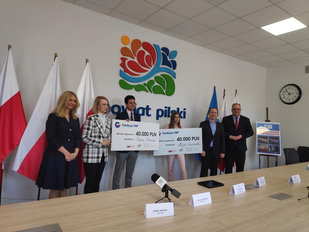 Pilanka stypendystką Polskiej Fundacji Narodowej alicja łudzińska  - Przemysław Stochaj